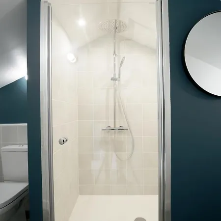 Relish Baguette In Light-filled Duplex Daire Paris