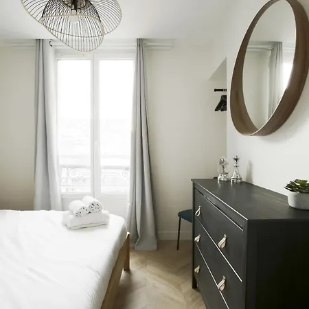 Daire Relish Baguette In Light-filled Duplex Paris