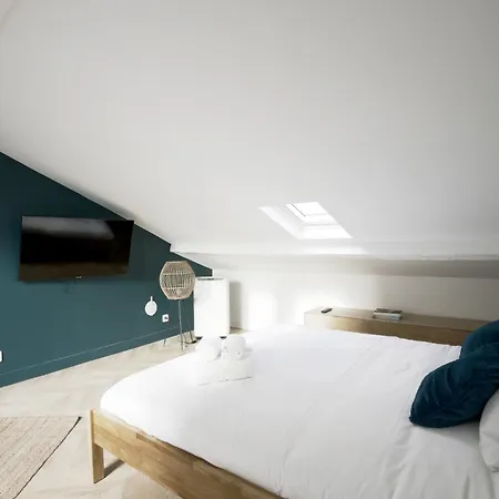 Daire Relish Baguette In Light-filled Duplex Paris