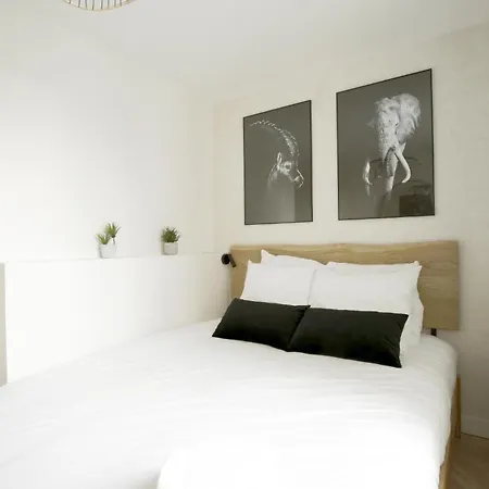 Daire Relish Baguette In Light-filled Duplex Paris