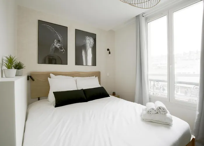 Relish Baguette In Light-filled Duplex